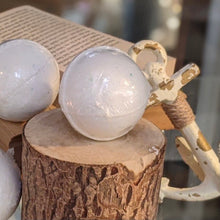 Load image into Gallery viewer, Memoir Bath Bomb